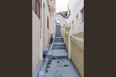 Casa para alugar com 90m², 2 quartos e sem vaga Casa para alugar com 90m², 2 quartos e sem vagaEscada Entrada