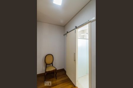 Casa de condomínio para alugar com 482m², 4 quartos e 6 vagasCloset da suíte 3
