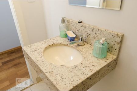 Casa de condomínio para alugar com 482m², 4 quartos e 6 vagasLavabo