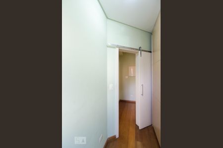 Casa de condomínio para alugar com 482m², 4 quartos e 6 vagasCloset da suíte 1