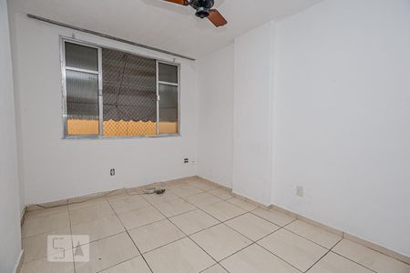 Sala de apartamento para alugar com 2 quartos, 69m² em Alcântara, São Gonçalo
