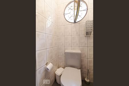 Banheiro de casa para alugar com 3 quartos, 150m² em Vila Tolstoi, São Paulo