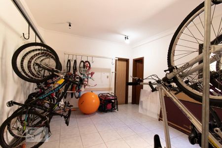 Apartamento à venda com 130m², 3 quartos e 3 vagas Apartamento à venda com 130m², 3 quartos e 3 vagasÁrea Comum - Bicicletário