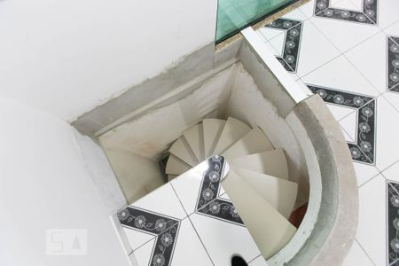 Escada de casa para alugar com 2 quartos, 110m² em Vila Regina ( Zona Leste), São Paulo