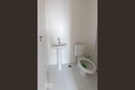 Banheiro de apartamento para alugar com 1 quarto, 30m² em Jardim Adutora, São Paulo
