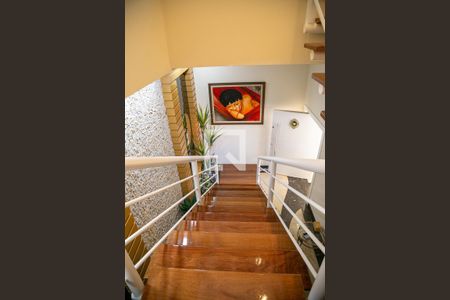 Casa à venda com 400m², 3 quartos e 4 vagas Casa à venda com 400m², 3 quartos e 4 vagasEscadas