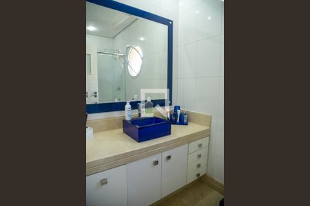 Casa à venda com 400m², 3 quartos e 4 vagas Casa à venda com 400m², 3 quartos e 4 vagasBanheiro da suíte 3