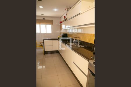 Casa à venda com 400m², 3 quartos e 4 vagas Casa à venda com 400m², 3 quartos e 4 vagasCozinha