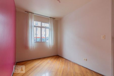 Quarto 2 de apartamento para alugar com 2 quartos, 48m² em Capão Raso, Curitiba