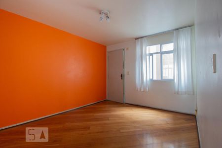 Sala de apartamento para alugar com 2 quartos, 48m² em Capão Raso, Curitiba
