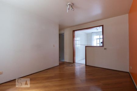 Sala de apartamento para alugar com 2 quartos, 48m² em Capão Raso, Curitiba
