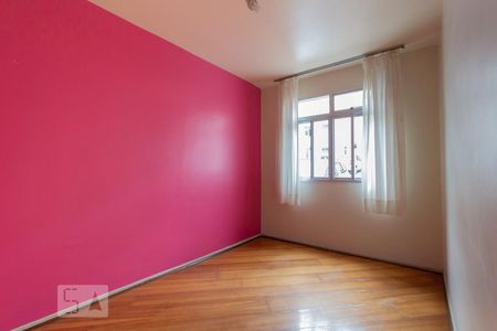 Quarto 2 de apartamento para alugar com 2 quartos, 48m² em Capão Raso, Curitiba