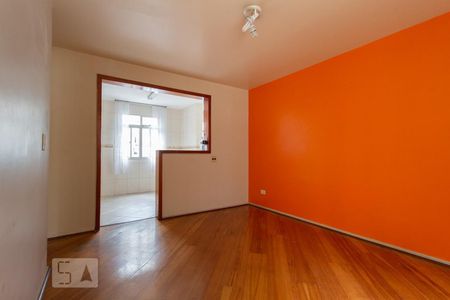 Sala de apartamento para alugar com 2 quartos, 48m² em Capão Raso, Curitiba