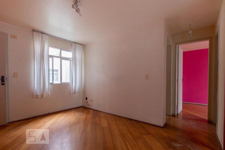 Sala de apartamento para alugar com 2 quartos, 48m² em Capão Raso, Curitiba