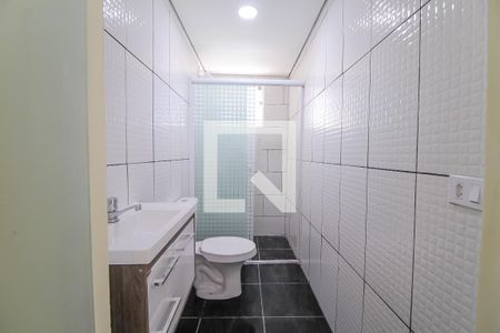 Banheiro de kitnet/studio para alugar com 1 quarto, 30m² em Vila Santa Clara, São Paulo