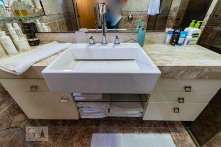 Casa à venda com 297m², 3 quartos e 2 vagas Casa à venda com 297m², 3 quartos e 2 vagasBanheiro suíte