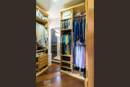 Casa à venda com 297m², 3 quartos e 2 vagas Casa à venda com 297m², 3 quartos e 2 vagasCloset quarto suíte