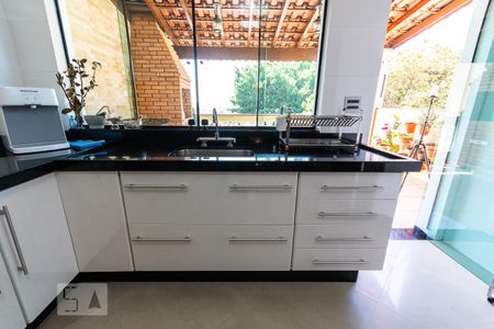 Casa à venda com 297m², 3 quartos e 2 vagas Casa à venda com 297m², 3 quartos e 2 vagasCozinha
