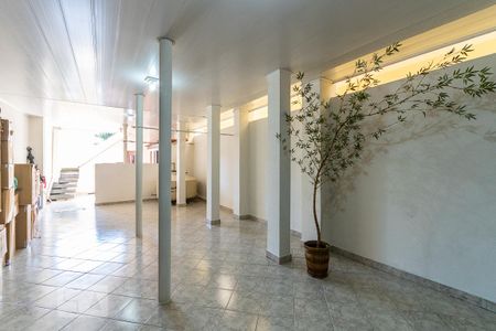 Casa à venda com 297m², 3 quartos e 2 vagas Casa à venda com 297m², 3 quartos e 2 vagasSalão