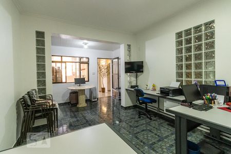 Casa à venda com 297m², 3 quartos e 2 vagas Casa à venda com 297m², 3 quartos e 2 vagasEscritório