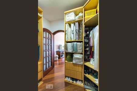 Casa à venda com 297m², 3 quartos e 2 vagas Casa à venda com 297m², 3 quartos e 2 vagasCloset quarto suíte