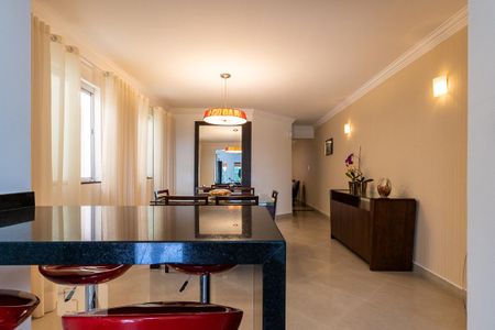 Casa à venda com 297m², 3 quartos e 2 vagas Casa à venda com 297m², 3 quartos e 2 vagasSala de jantar