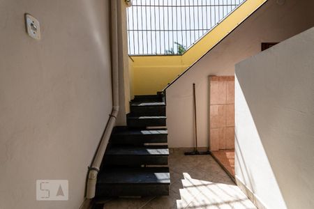 Casa à venda com 297m², 3 quartos e 2 vagas Casa à venda com 297m², 3 quartos e 2 vagasEscada