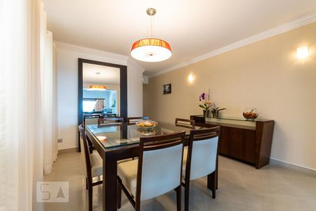Casa à venda com 297m², 3 quartos e 2 vagas Casa à venda com 297m², 3 quartos e 2 vagasSala de jantar