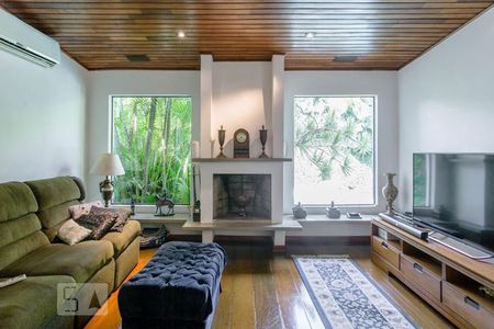 Casa à venda com 456m², 4 quartos e 4 vagasSala