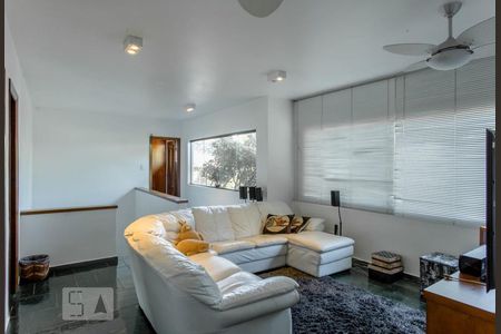 Casa à venda com 456m², 4 quartos e 4 vagasSala de TV