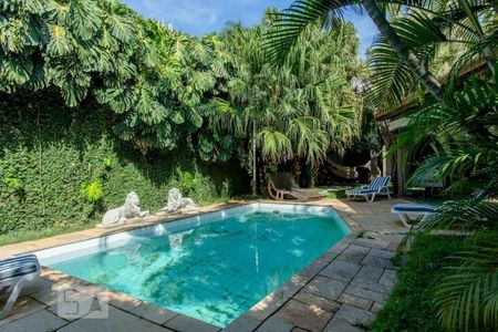 Casa à venda com 456m², 4 quartos e 4 vagasÁrea Externa