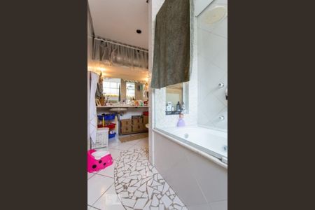 Banheiro de apartamento à venda com 3 quartos, 256m² em Cerqueira César, São Paulo