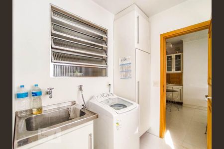 Apartamento à venda com 110m², 3 quartos e 1 vagaÁrea de Serviço