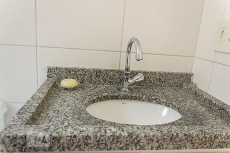 Banheiro de apartamento para alugar com 2 quartos, 50m² em Vila Emir, São Paulo