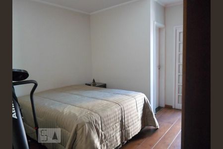 Casa à venda com 220m², 3 quartos e 2 vagas Casa à venda com 220m², 3 quartos e 2 vagasQuarto