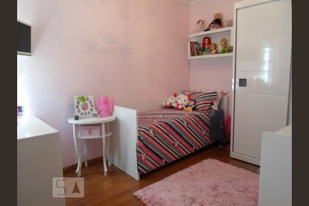 Casa à venda com 220m², 3 quartos e 2 vagas Casa à venda com 220m², 3 quartos e 2 vagasQuarto