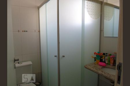 Casa à venda com 220m², 3 quartos e 2 vagas Casa à venda com 220m², 3 quartos e 2 vagasBanheiro