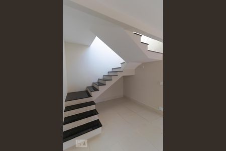 Casa à venda com 196m², 4 quartos e 3 vagasEscada