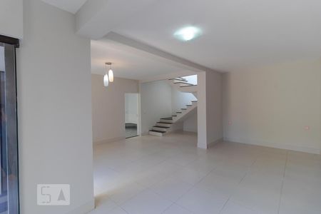 Casa à venda com 196m², 4 quartos e 3 vagasSalas