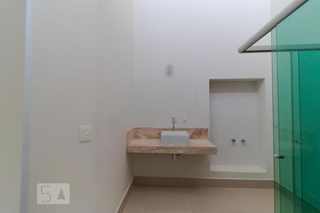 Casa à venda com 196m², 4 quartos e 3 vagasBanheiro da Suíte 02