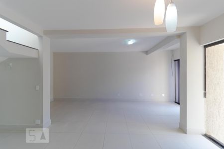 Casa à venda com 196m², 4 quartos e 3 vagasSalas