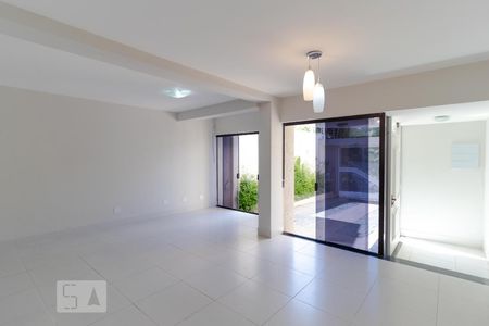 Casa à venda com 196m², 4 quartos e 3 vagasSalas