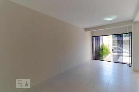Casa à venda com 196m², 4 quartos e 3 vagasSalas