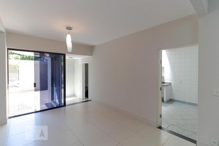 Casa à venda com 196m², 4 quartos e 3 vagasSalas