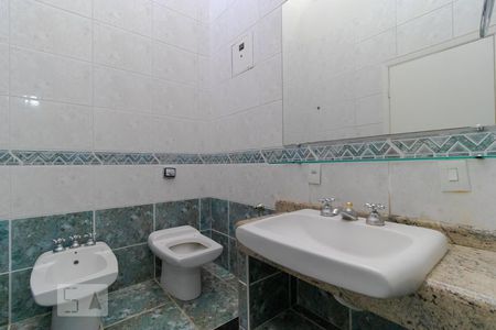 Casa à venda com 196m², 4 quartos e 3 vagasBanheiro da Suíte 01