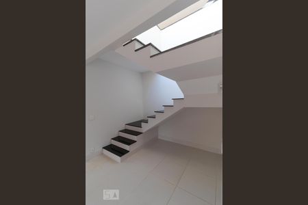 Casa à venda com 196m², 4 quartos e 3 vagasEscada