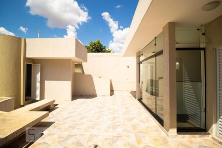 Casa à venda com 196m², 4 quartos e 3 vagasVaranda das Suítes e Sala Íntima