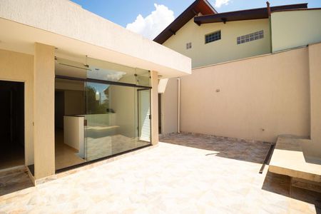 Casa à venda com 196m², 4 quartos e 3 vagasVaranda das Suítes e Sala Íntima