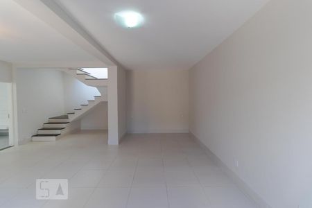 Casa à venda com 196m², 4 quartos e 3 vagasSalas