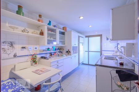 Apartamento à venda com 310m², 4 quartos e 4 vagasCozinha